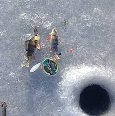 Когда забыл дома зимние снасти. Россия, Башкортостан, Абзелиловский район, оз. Давлетово